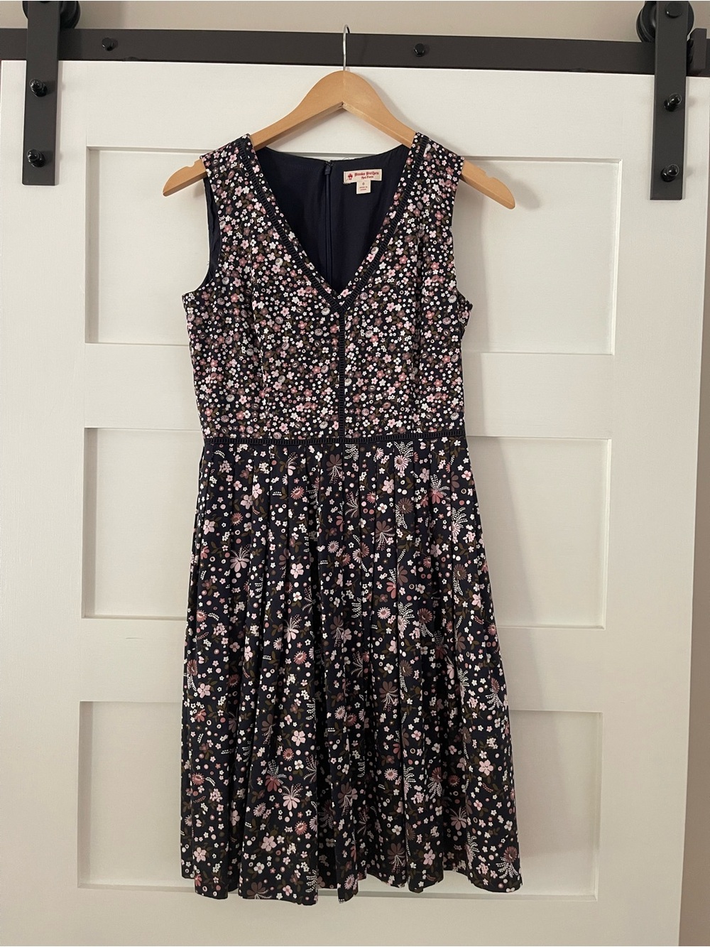 Brooks Brothers 100% cotton Black Floral V-Neck Sleeveless Dress